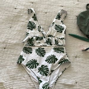 Brand new never worn cupshe swimsuit!